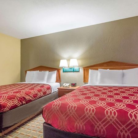 Econo Lodge Lansing - Leavenworth Exteriér fotografie