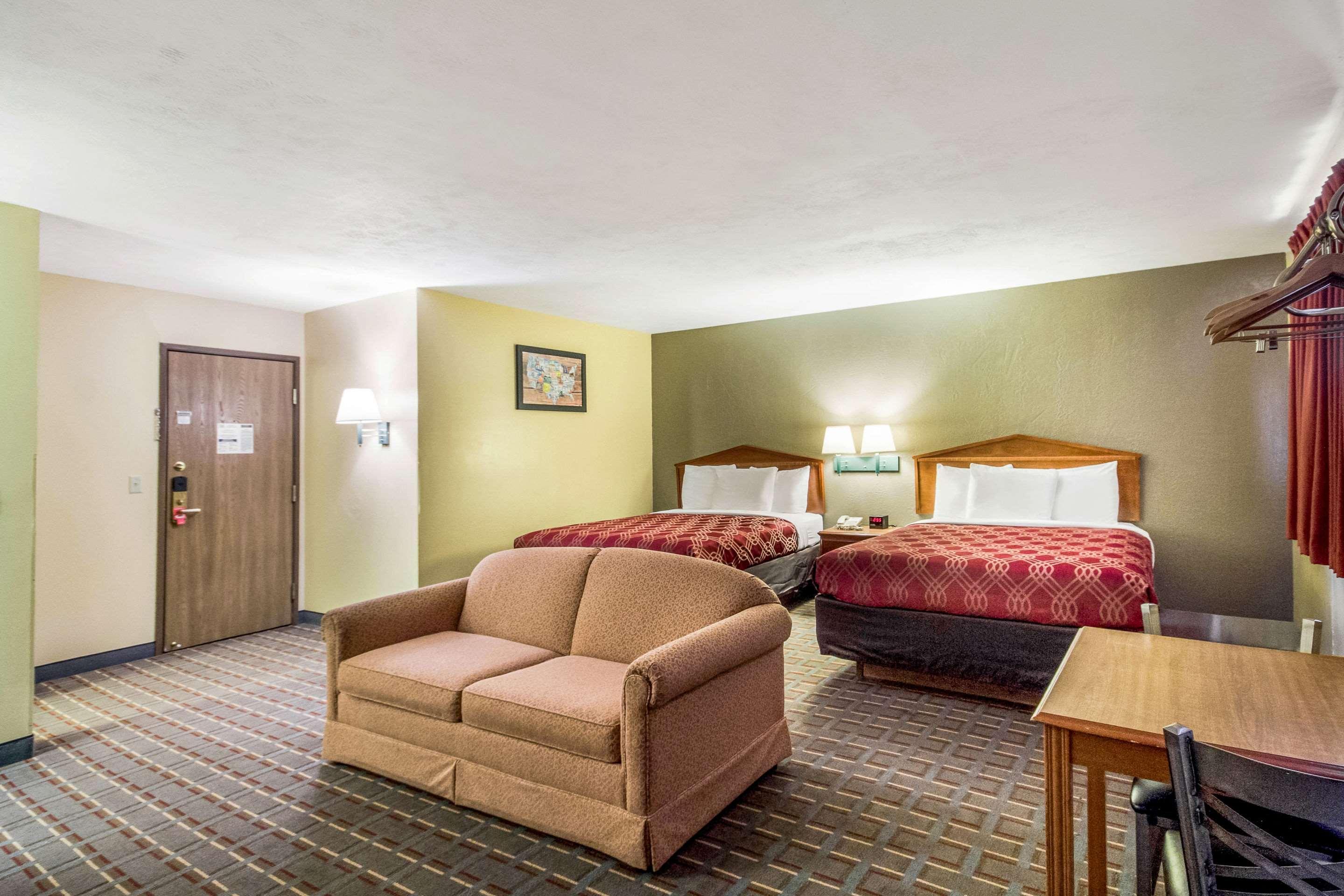 Econo Lodge Lansing - Leavenworth Exteriér fotografie