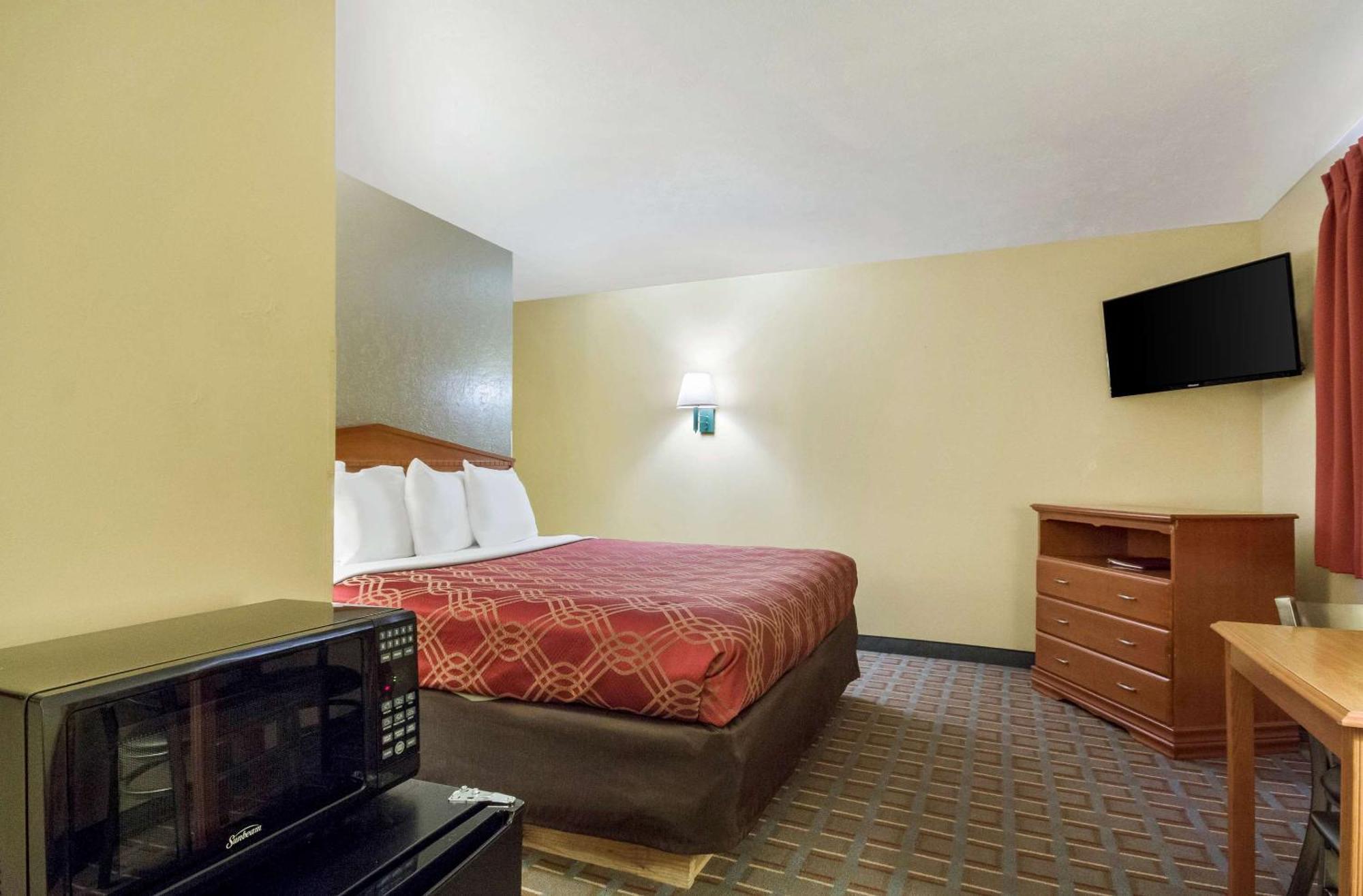 Econo Lodge Lansing - Leavenworth Exteriér fotografie