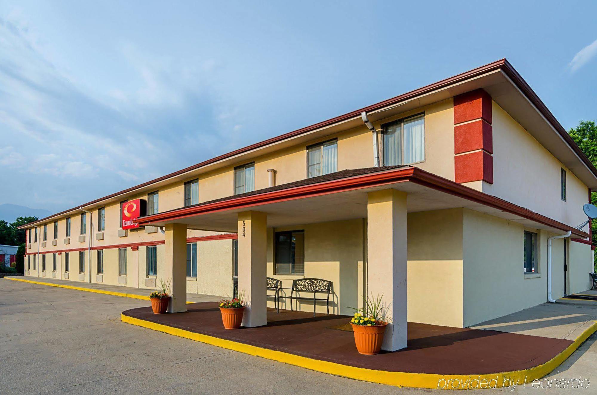 Econo Lodge Lansing - Leavenworth Exteriér fotografie